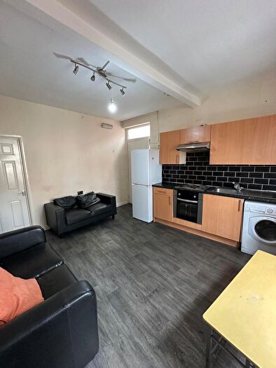 3 Bedroom Apartment To Rent In B Hyde Park Road #, LS6