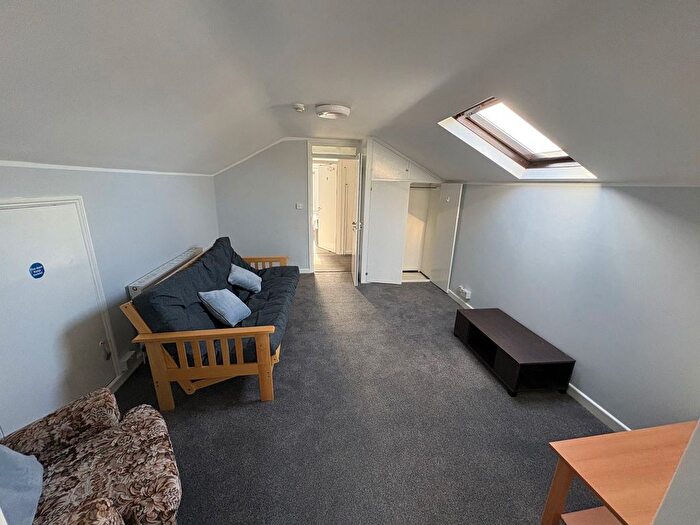 1 Bedroom Flat To Rent In Bushey Grove Road, Bushey, WD23