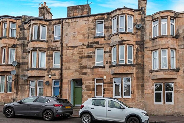 3 Bedroom Flat For Sale In Kerr Street, Barrhead, Glasgow, G78