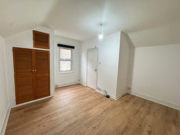 1 Bedroom Studio To Rent In Hanworth Road, Hounslow, TW3