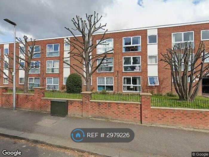 2 Bedroom Flat To Rent In Highland Court, London, E18