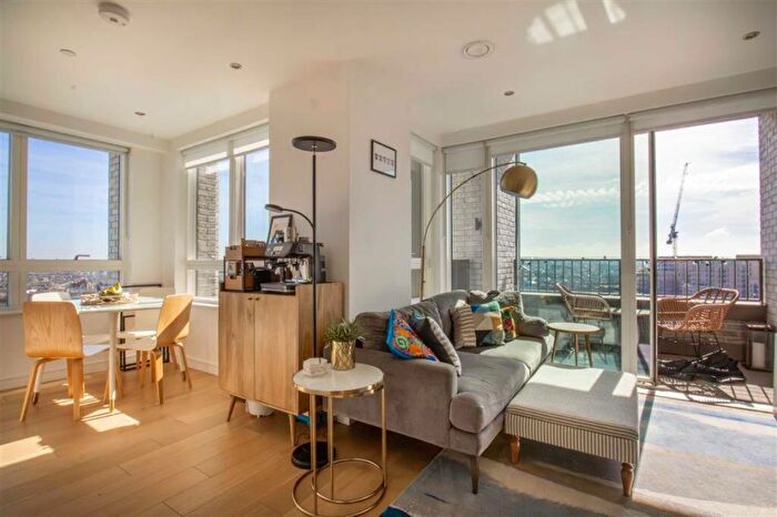 2 Bedroom Flat For Sale In Grant Road, Battersea, SW11