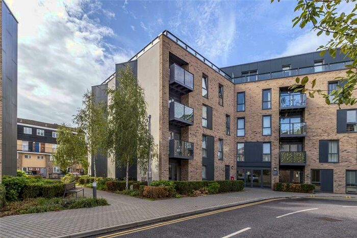 2 Bedroom Apartment To Rent In Addlestone, KT15