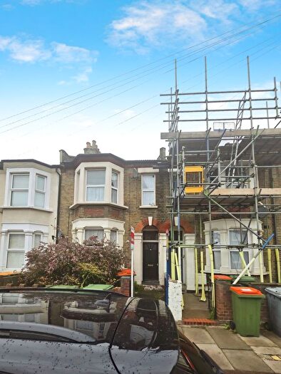 1 Bedroom Flat To Rent In Liddington Road, Stratford, London, Greater London, E15