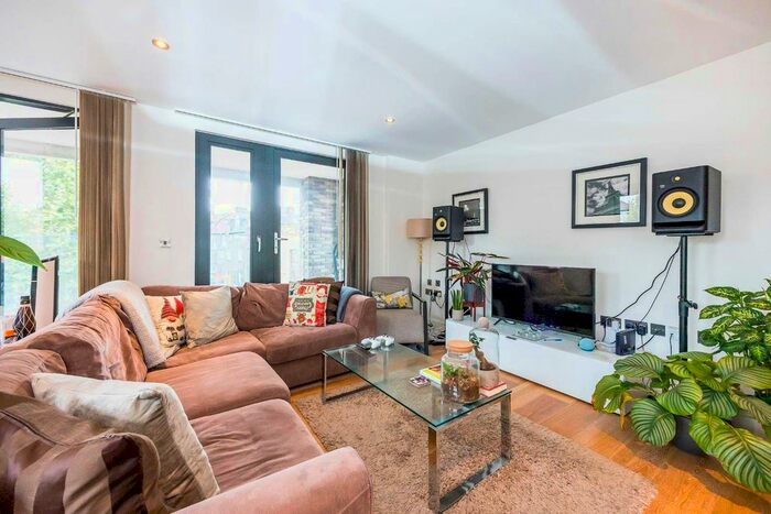 2 Bedroom Flat To Rent In - Rothsay Street, Bermondsey, London, SE1