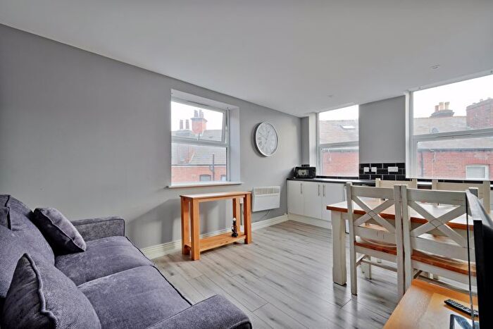 2 Bedroom Flat To Rent In Flat B, Furnace Hill, Sheffield, S3