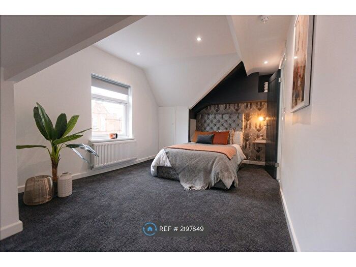 9 Bedroom Terraced House To Rent In Victoria Road, Swindon, SN1
