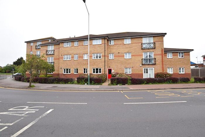 2 Bedroom Apartment To Rent In Burnside Court, - South Street, Romford, RM1
