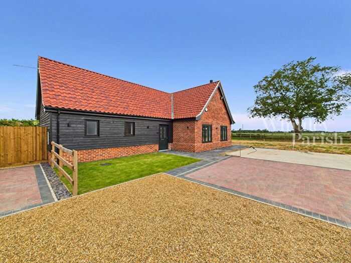 4 Bedroom Chalet For Sale In Mill Road, Winfarthing, IP22