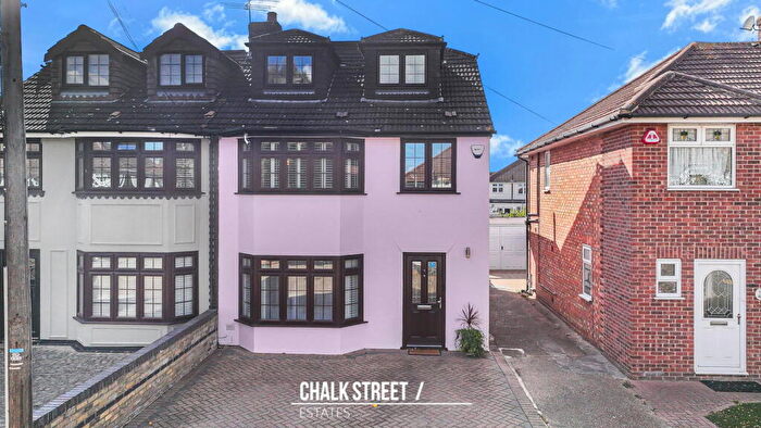 4 Bedroom Semi-Detached House For Sale In Lovell Walk, Rainham, RM13