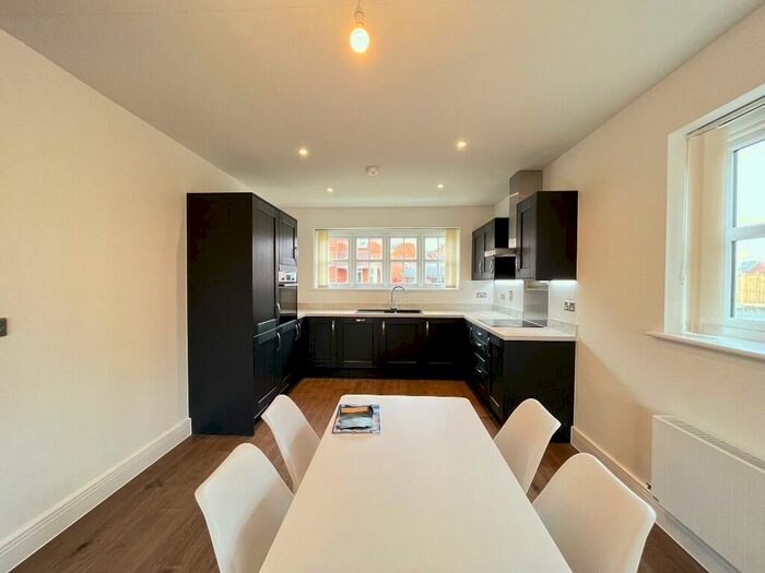 3 Bedroom Semi-Detached House To Rent In Kings Reeve Place, Wallingford, OX10