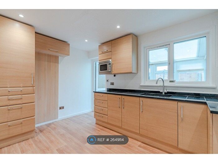 2 Bedroom Flat To Rent In Maesglas Avenue, Newport, NP20