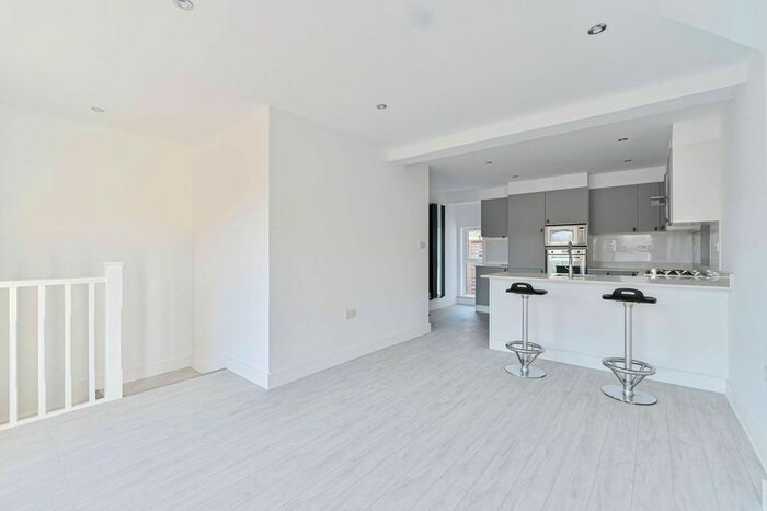 2 Bedroom Maisonette For Sale In Rommany Road, West Norwood, SE27