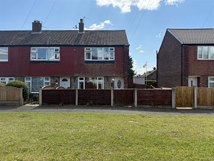 3 Bedroom End Terrace House For Sale In Coniston Drive, Stalybridge, SK15