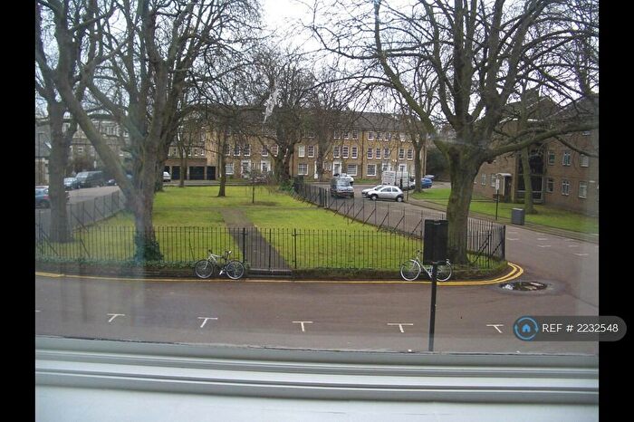3 Bedroom Flat To Rent In Grice Court, London, N1