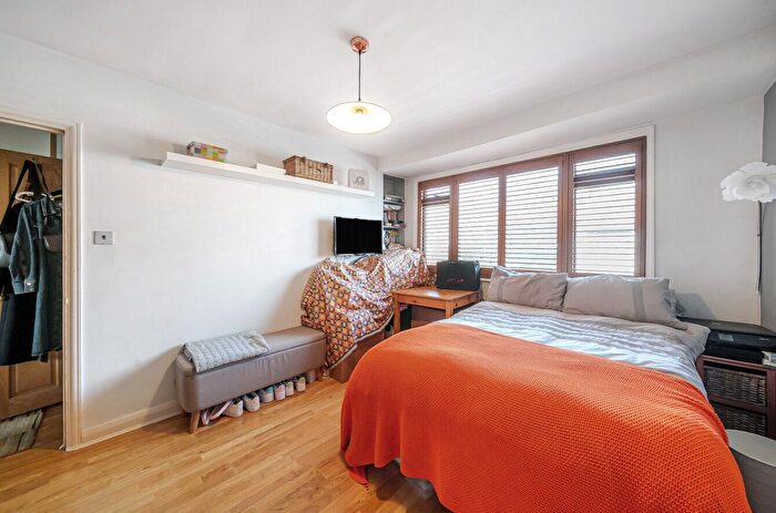 3 Bedroom End Of Terrace House For Sale In Hadley Road, Mitcham, Surrey, CR4