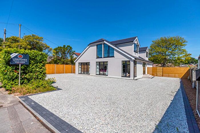 5 Bedroom Detached House For Sale In Beacon Road, Broadstone, BH18