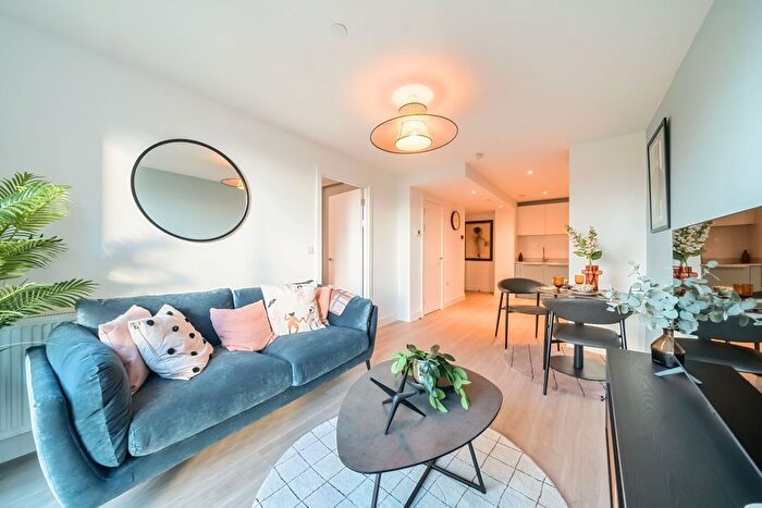 1 Bedroom Flat To Rent In Whitehall, Leeds, LS12