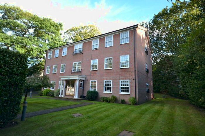 2 Bedroom Penthouse To Rent In Warren Court, Elgin Road, Weybridge, KT13