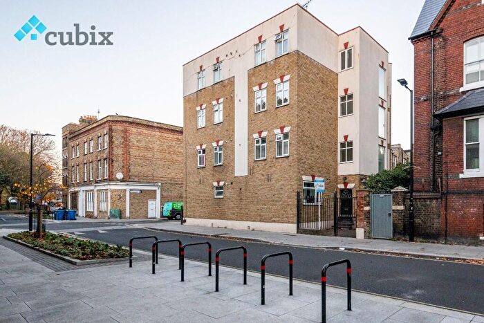 3 Bedroom Flat To Rent In Balfour Street, London, SE17