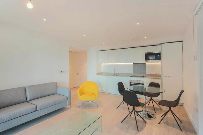 2 Bedroom Flat To Rent In Powerhouse Lane, Hayes, Middlesex, London, UB3