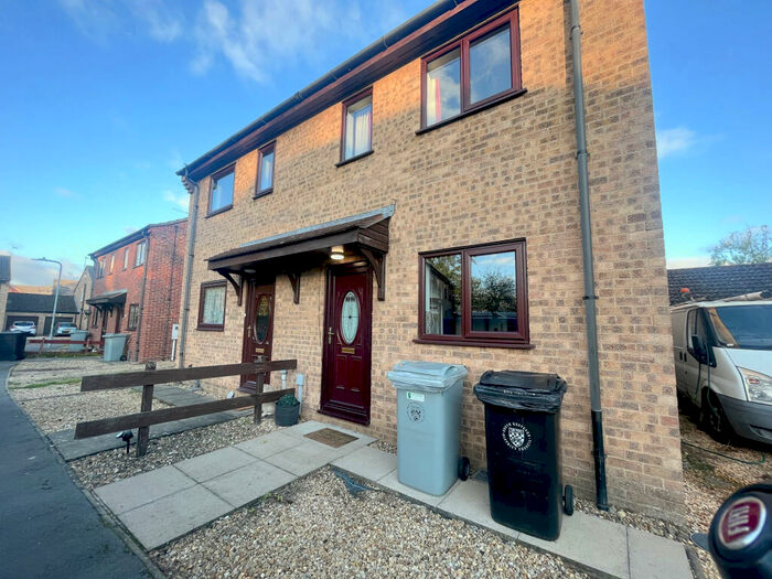 3 Bedroom Semi-Detached House To Rent In Wendover Mews, Bourne, PE10