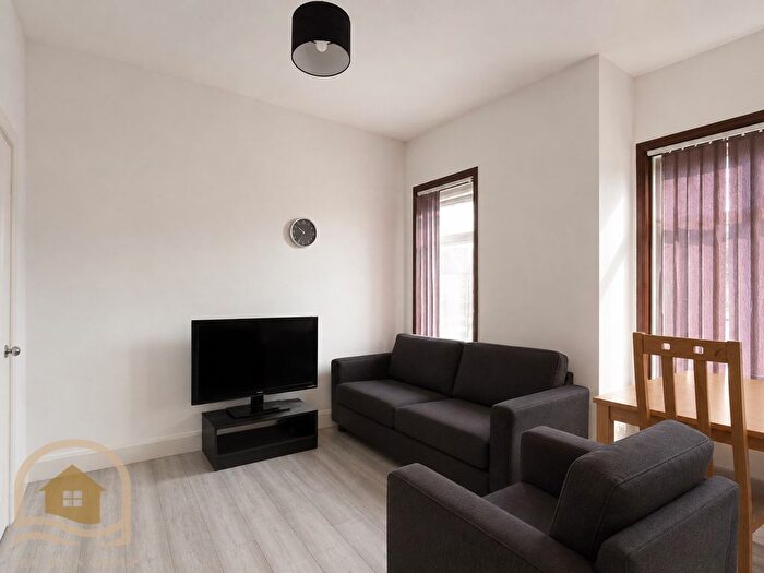 3 Bedroom Maisonette For Sale In Abbotts Road, Southall, Middlesex, UB1