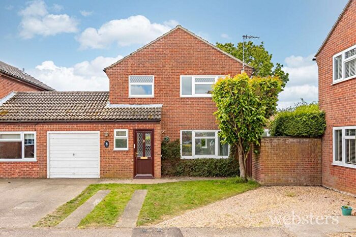 3 Bedroom Link Detached House For Sale In Gale Close, Hales, NR14