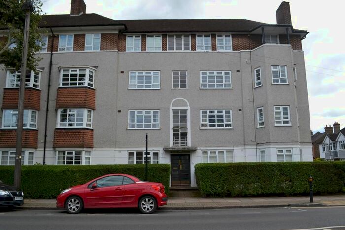 3 Bedroom Flat To Rent In Burntwood Lane, Tooting, London, Greater London, SW17