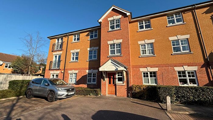 2 Bedroom Flat To Rent In Heathside Close, Ilford, IG2