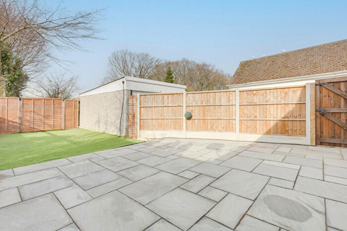 2 Bedroom Bungalow To Rent In Glenwood Avenue, Leigh-on-sea, SS9