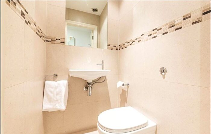 1 Bedroom Flat To Rent In Grosvenor Hill, Mayfair (North), London, W1K