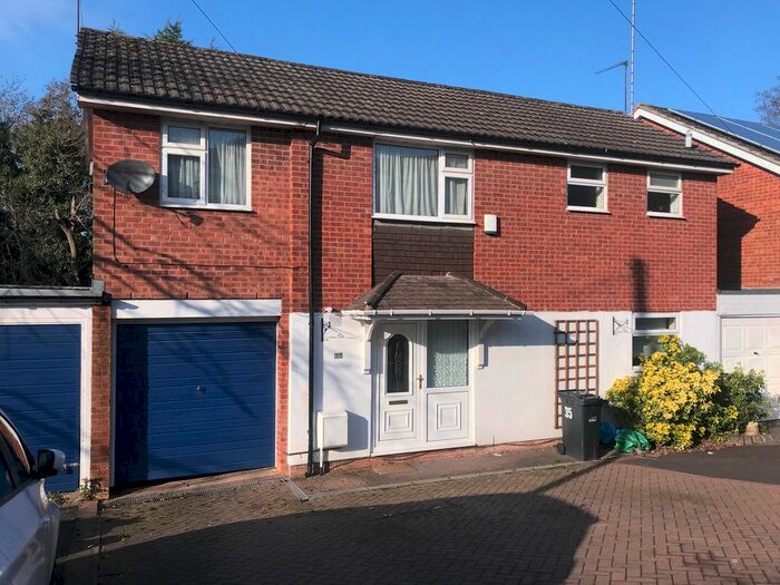 4 Bedroom Detached House To Rent In Iverley Road, Halesowen B63