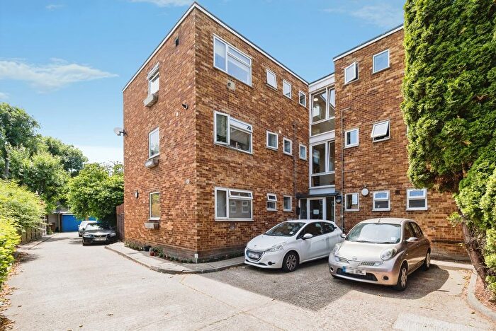 2 Bedroom Flat For Sale In Maybank Road, London, London, E18