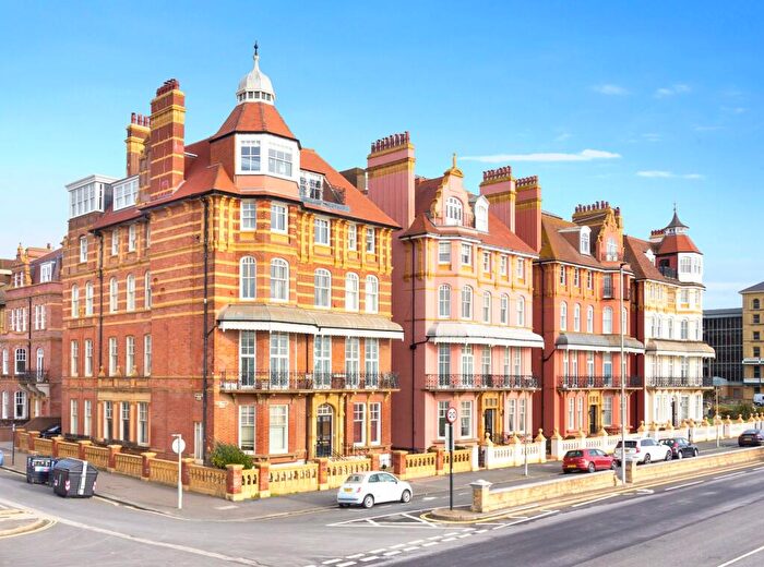 3 Bedroom Flat For Sale In Kings Gardens, Hove, BN3