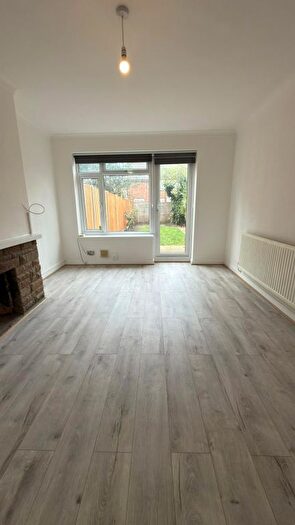 2 Bedroom Maisonette To Rent In Enfield, EN3