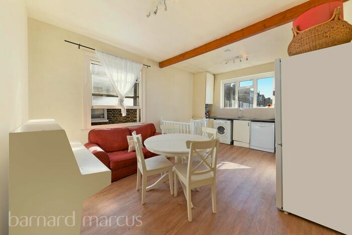 2 Bedroom Flat To Rent In Southfield Road, London, W4