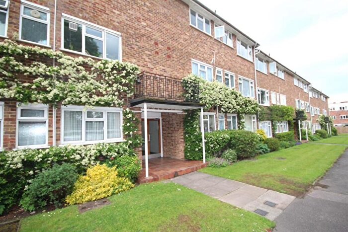 2 Bedroom Flat To Rent In Lindfield Gardens, Guildford, GU1
