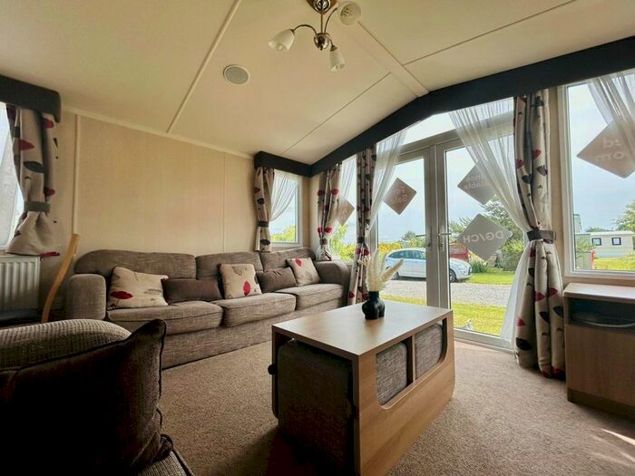 3 Bedroom Property For Sale In Burmarsh, Romney Marsh, TN29