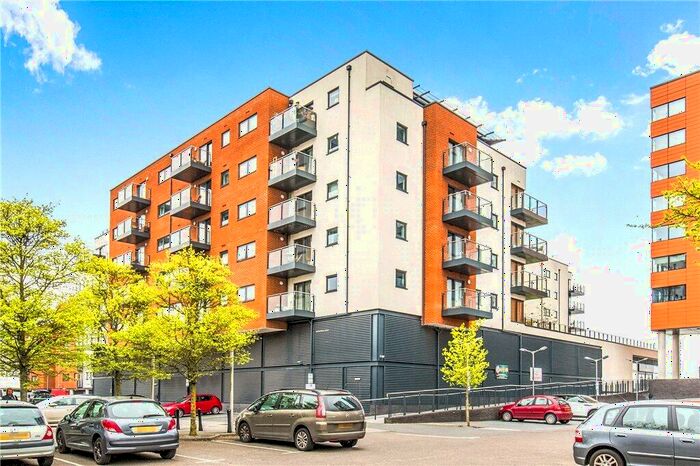 2 Bedroom Apartment For Sale In Ocean Way, Southampton, Hampshire, SO14