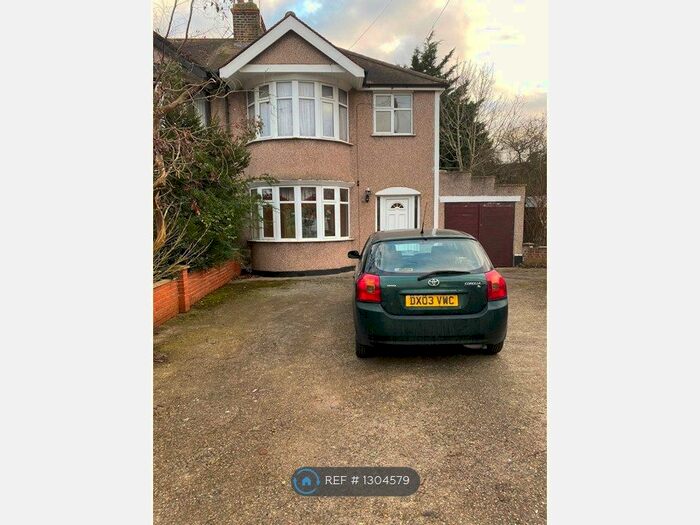 3 Bedroom Semi-Detached House To Rent In Stewart Close, London NW9