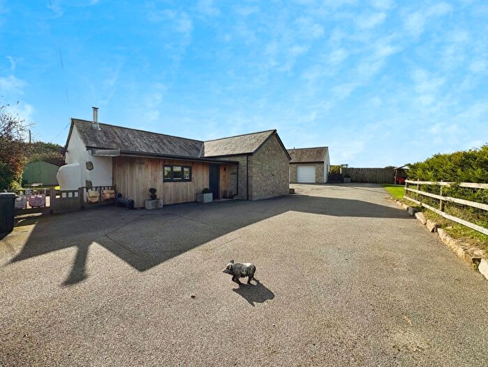 6 Bedroom Barn Conversion For Sale In Barn Conversion With Annexe, Leedstown, TR27