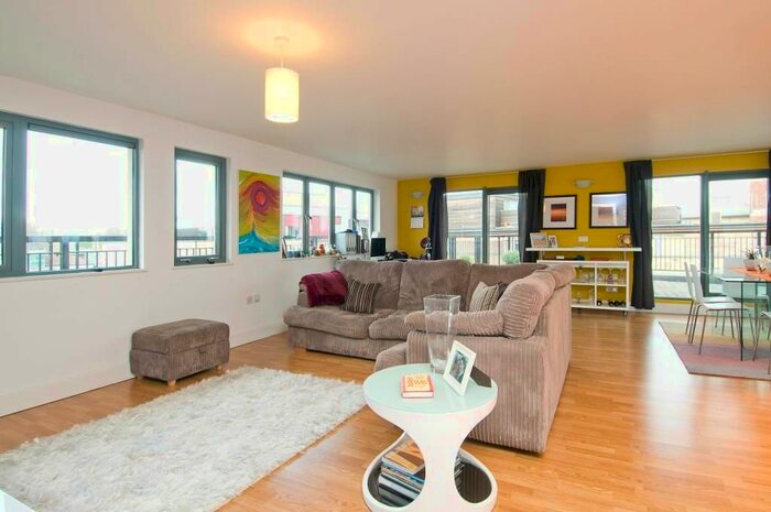 3 Bedroom Flat To Rent In Bell Yard Mews, Bermondsey Street, Bermondsey Street, London Bridge, SE1