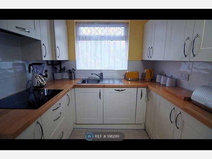 3 Bedroom Semi-Detached House To Rent In Percy Avenue, Broadstairs, CT10