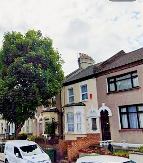 3 Bedroom Terraced House For Sale In Wickham Lane, Plumstead, SE2