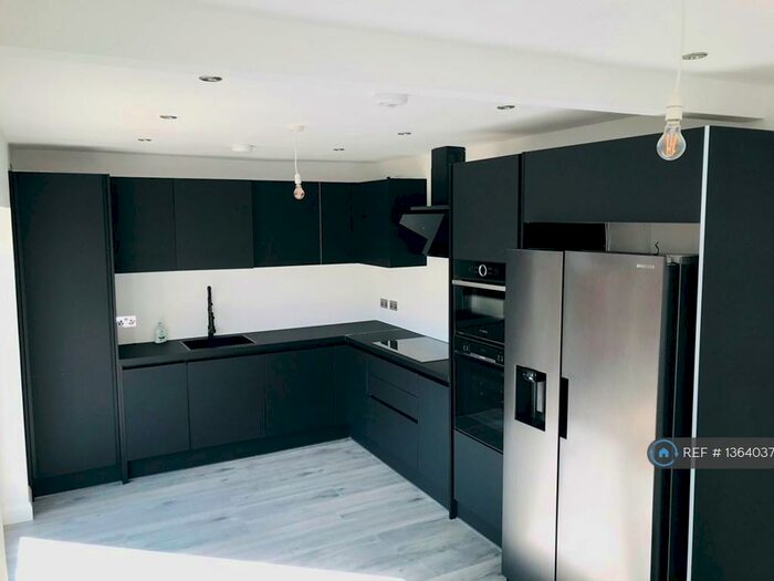 3 Bedroom Semi-Detached House To Rent In London- Orpington, London- Orpington, BR5