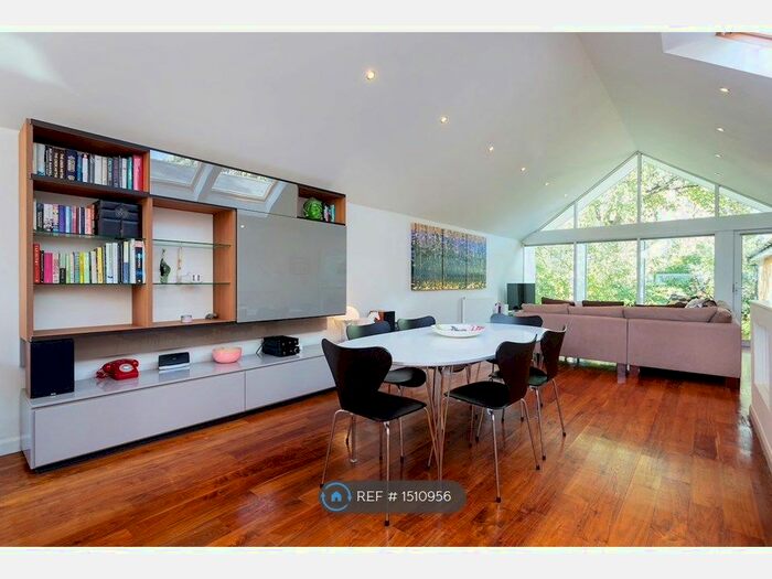 3 Bedroom Semi-Detached House To Rent In Ramsden Gate, London, SW12