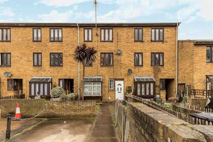 4 Bedroom Terraced House To Rent In Pearson Street, London E2