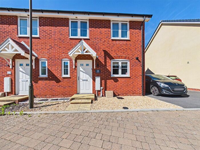 3 Bedroom Semi Detached House For Sale In Aspen Way, Brockworth, Gloucester, Gloucestershire, GL3