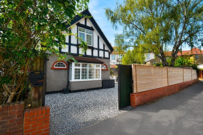 2 Bedroom Detached House For Sale In Superb Detached Home On Greendale Road In Redland, Bristol, BS6